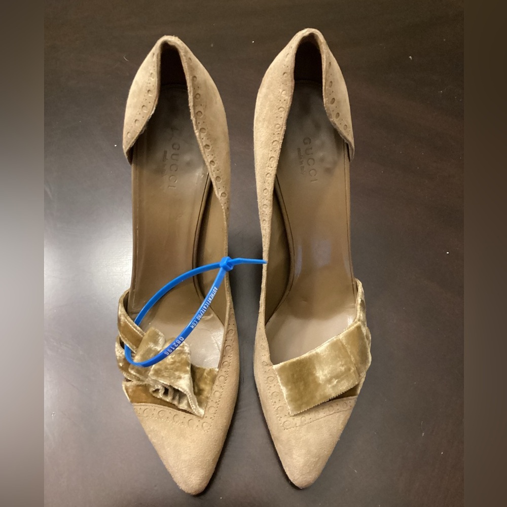 Gucci Beige Suede and Velvet Bow D’Orsay Pumps, Size 9B.